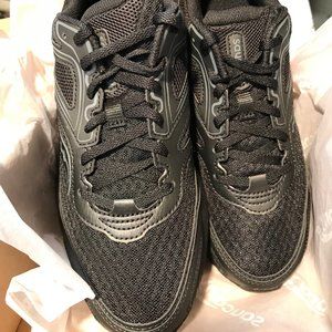 Women's Saucony VERSAFOAM Cohesion 12 Road Running Shoe, Size 10 WIDE